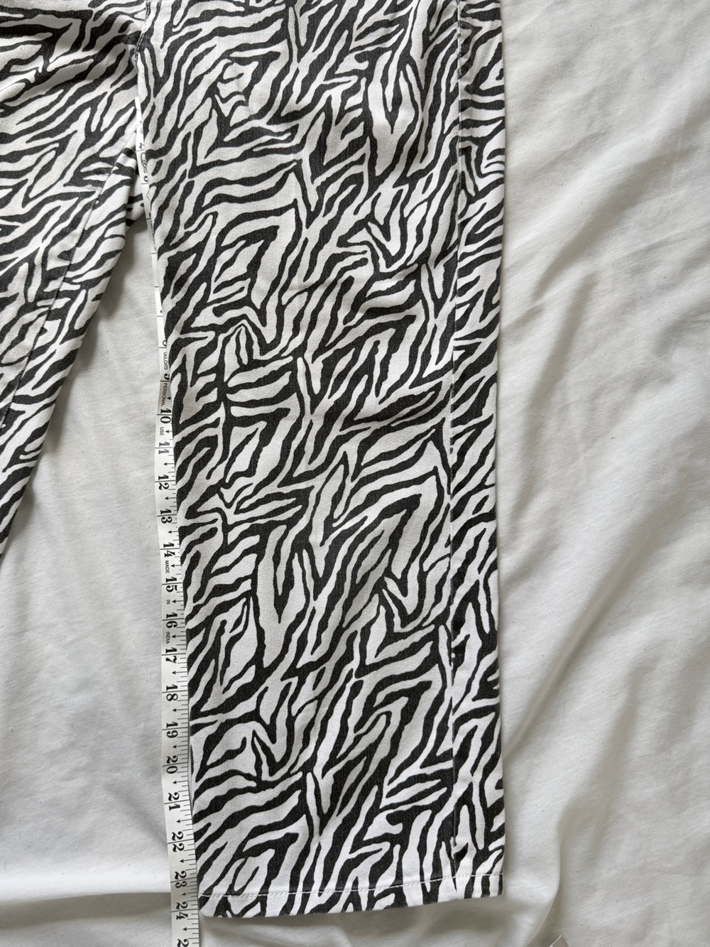 Chico's Black White zebra Print wide leg cropped denim jeans size 2 ( 12/14) - Picture 6 of 6